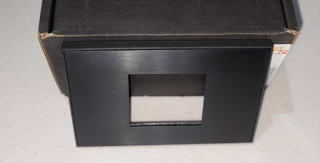 PLACA PARA CONTACTO AMERICANA  GUNPOWDER BLACK